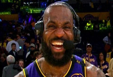 九游体育官网-湖人核心球员伤退，球队未来走势成疑，标准精华时候.-九游体育官网