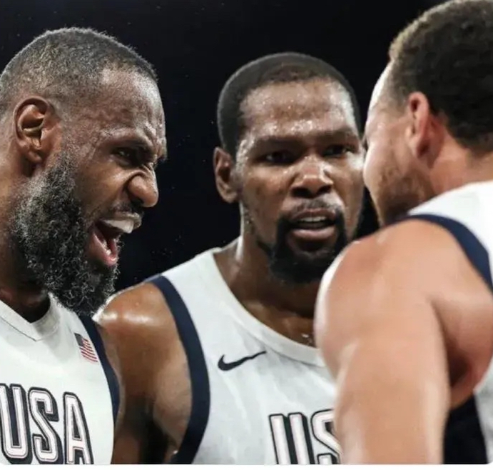 九游体育app-爆冷首场状态出色，德国队观众沸腾！，詹姆斯重返赛场比赛高潮迭起的简单介绍-九游体育app