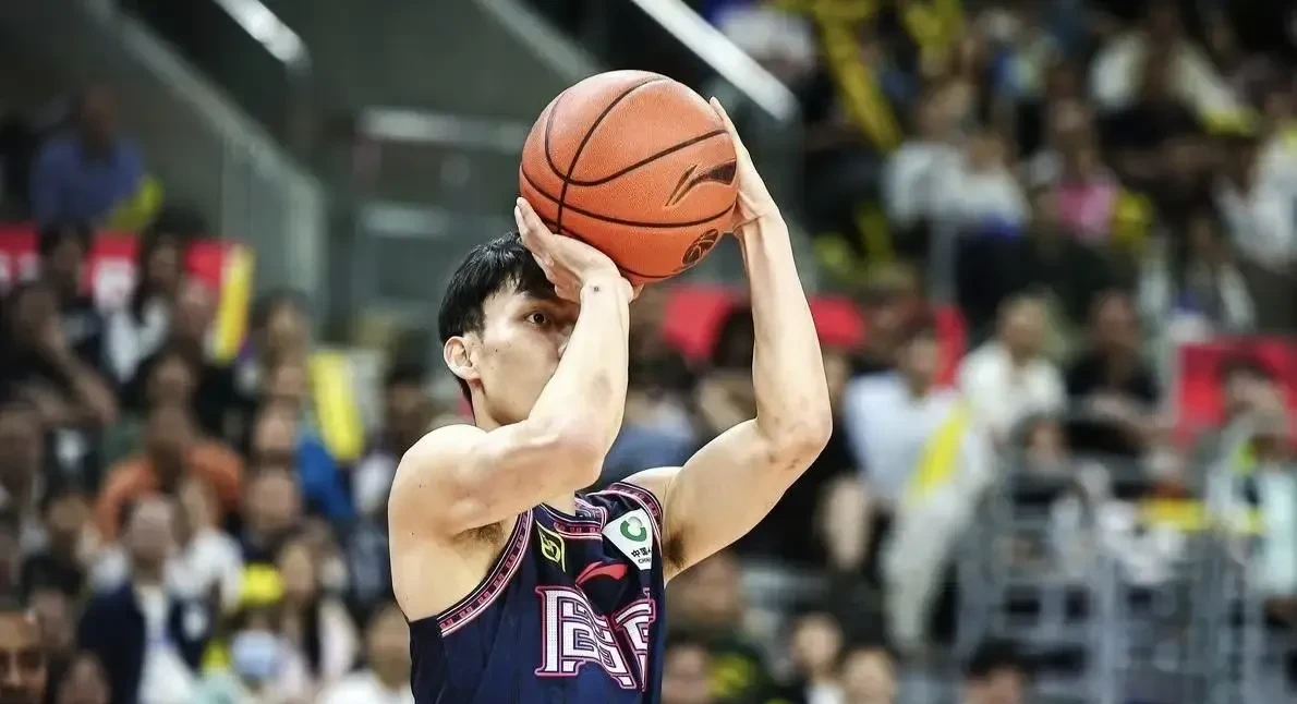 九游体育app-广东宏远发布备战花絮；今晚止住颓势；国王杯任务艰巨；临场指挥获称赞-九游体育app